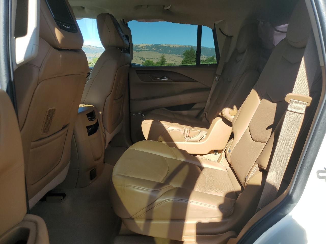 2015 Cadillac Escalade Platinum VIN: 1GYS4PKJ8FR663116 Lot: 68348915