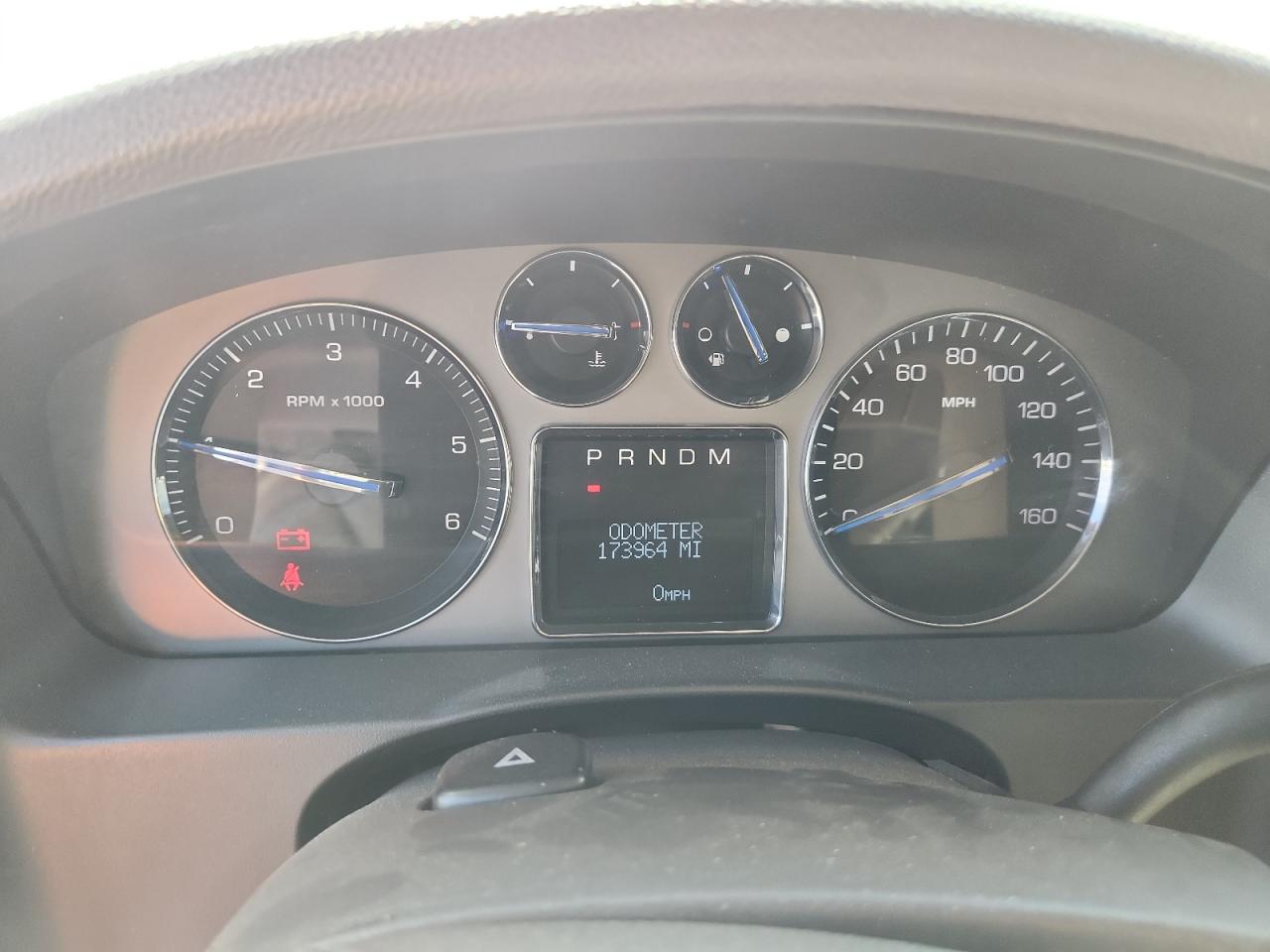 2007 Cadillac Escalade Luxury VIN: 1GYFK63827R175052 Lot: 68154055