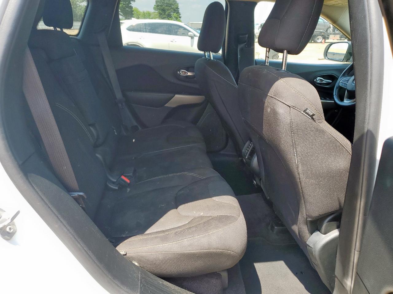 2017 Jeep Cherokee Latitude VIN: 1C4PJLCB8HW617777 Lot: 67397205