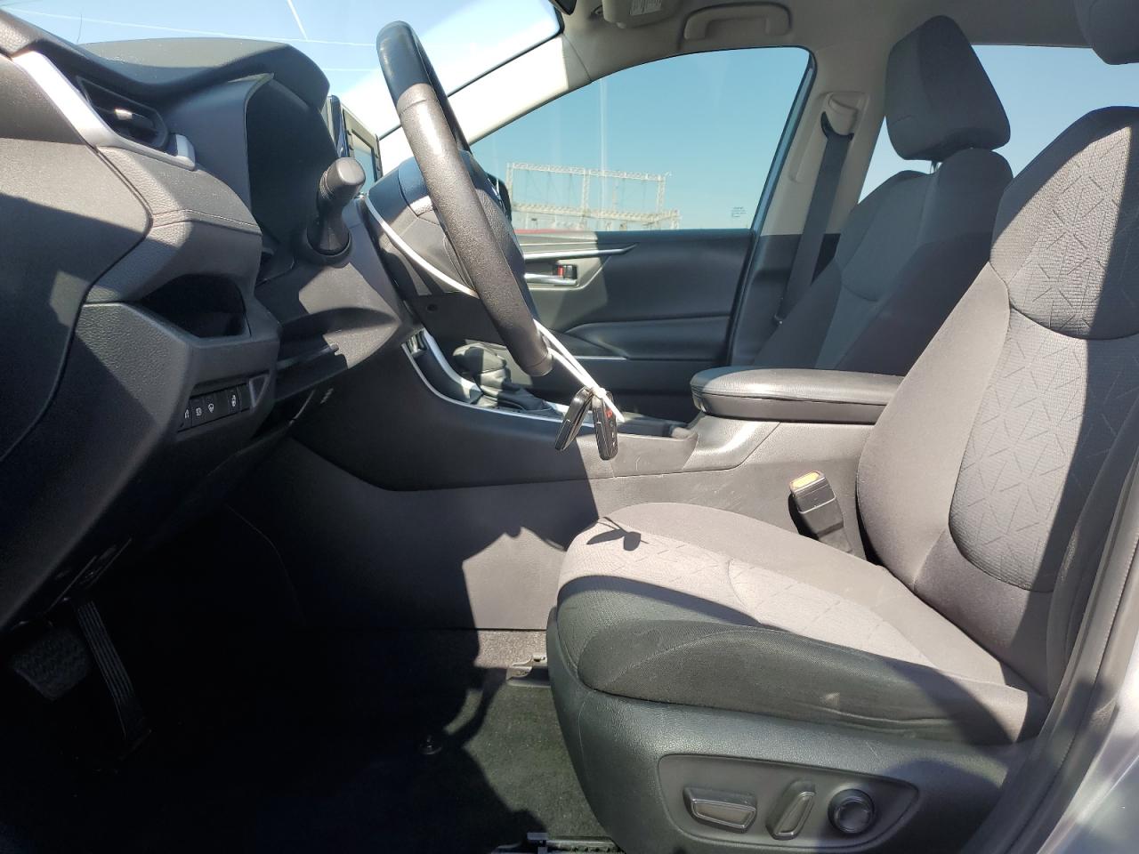 2021 Toyota Rav4 Xle VIN: 2T3W1RFV4MC095518 Lot: 69842275