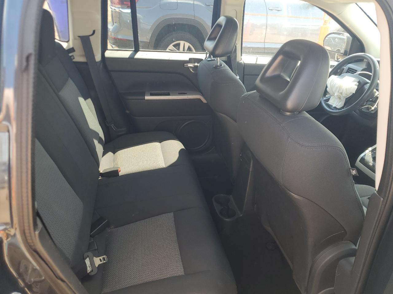 2008 Jeep Compass Sport VIN: 1J8FF47W18D648261 Lot: 70868385