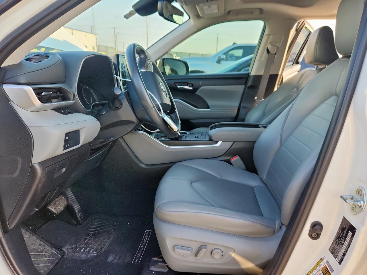 5TDGZRAH0MS067780 2021 Toyota Highlander Xle