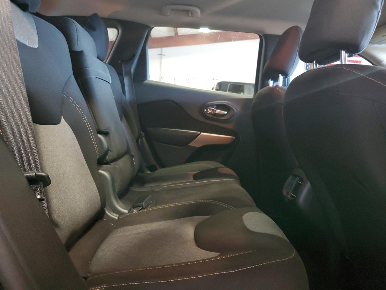 2018 Jeep Cherokee Latitude VIN: 1C4PJMCB1JD602254 Lot: 70247425