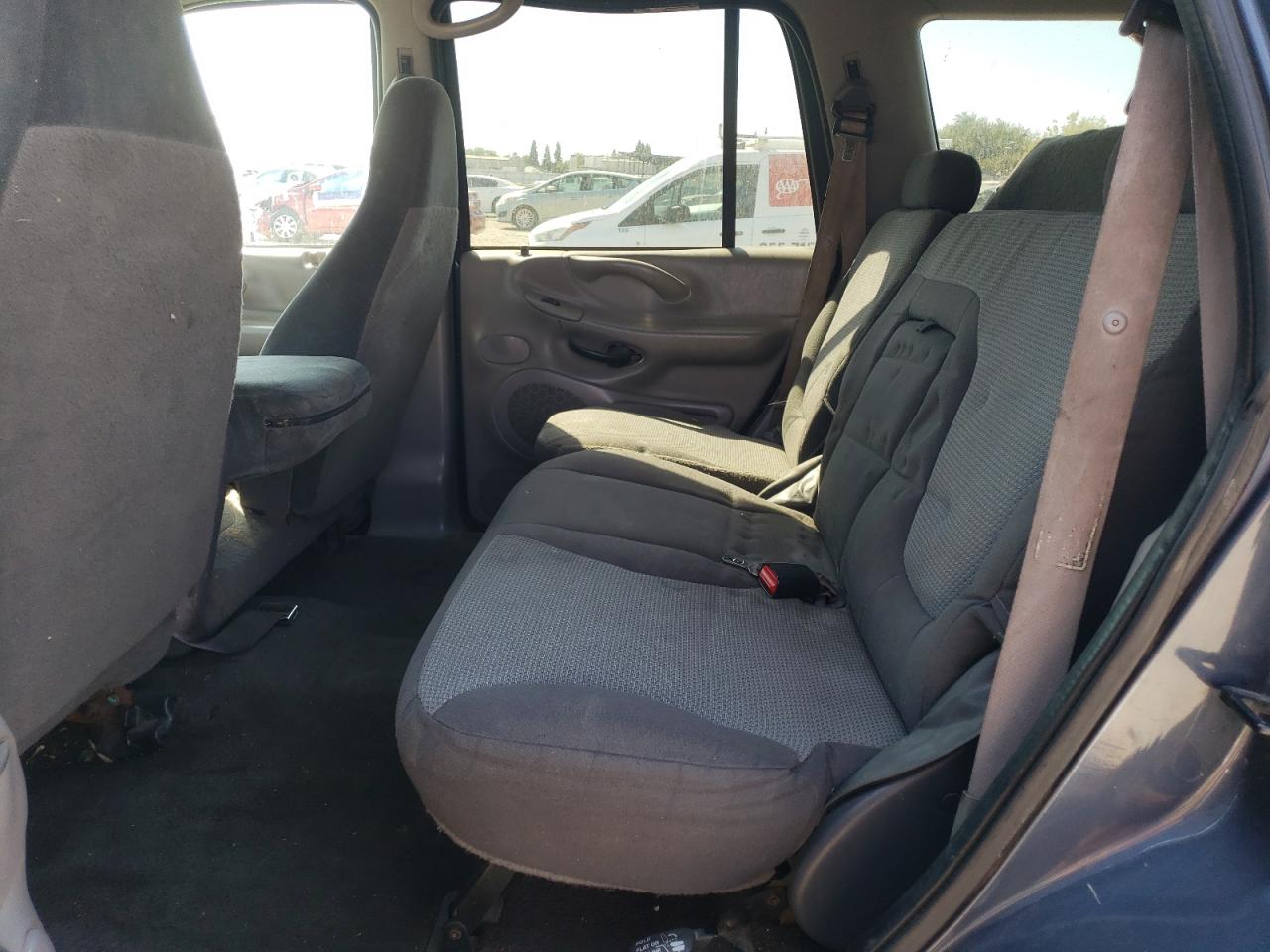 2000 Ford Expedition Xlt VIN: 1FMRU15L6YLB56943 Lot: 69731135