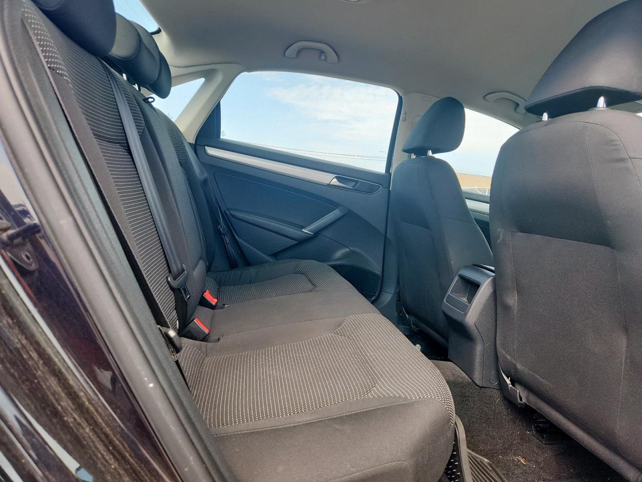 2018 Volkswagen Passat S VIN: 1VWAA7A30JC012147 Lot: 70036285