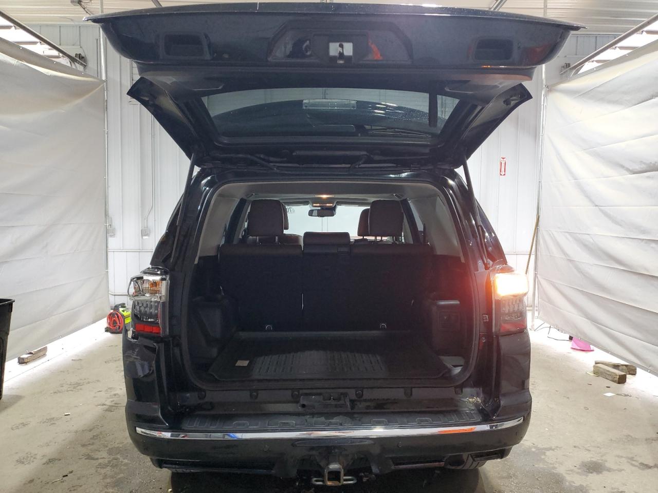 2020 Toyota 4Runner Sr5/Sr5 Premium VIN: JTEBU5JR1L5832893 Lot: 70530625