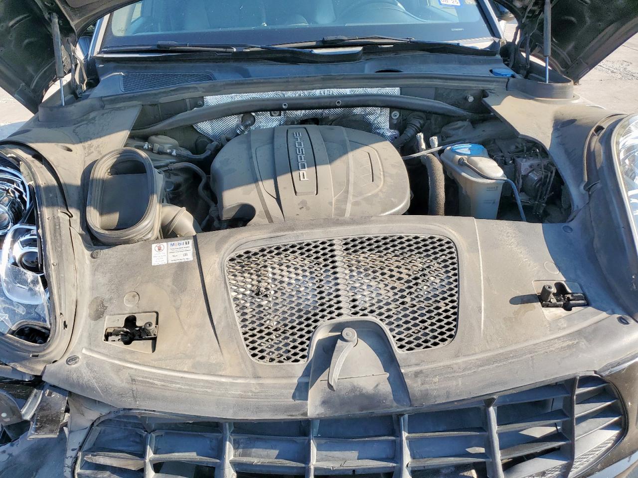 2017 Porsche Macan VIN: WP1AA2A55HLB83833 Lot: 67715165