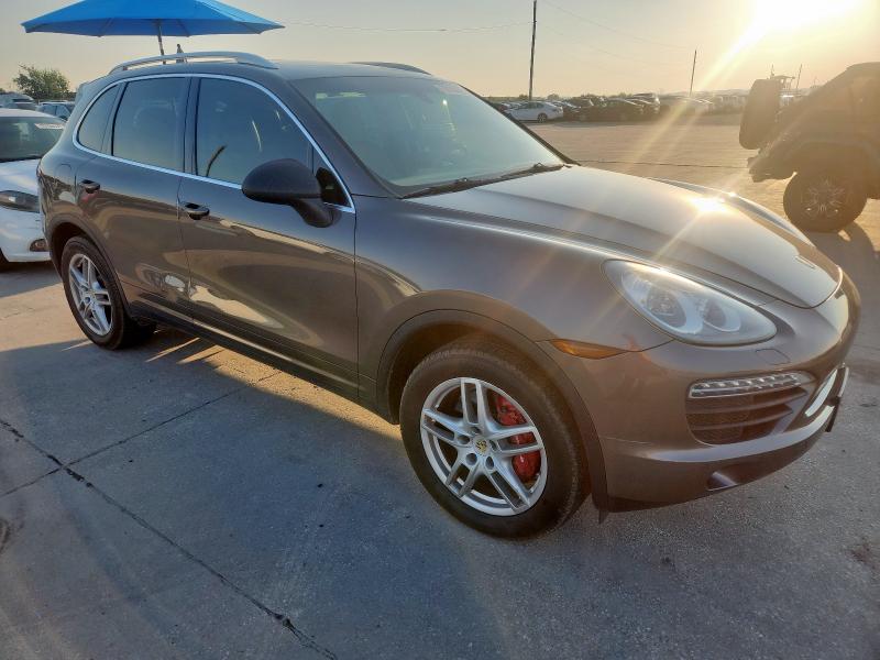 2014 PORSCHE CAYENNE   