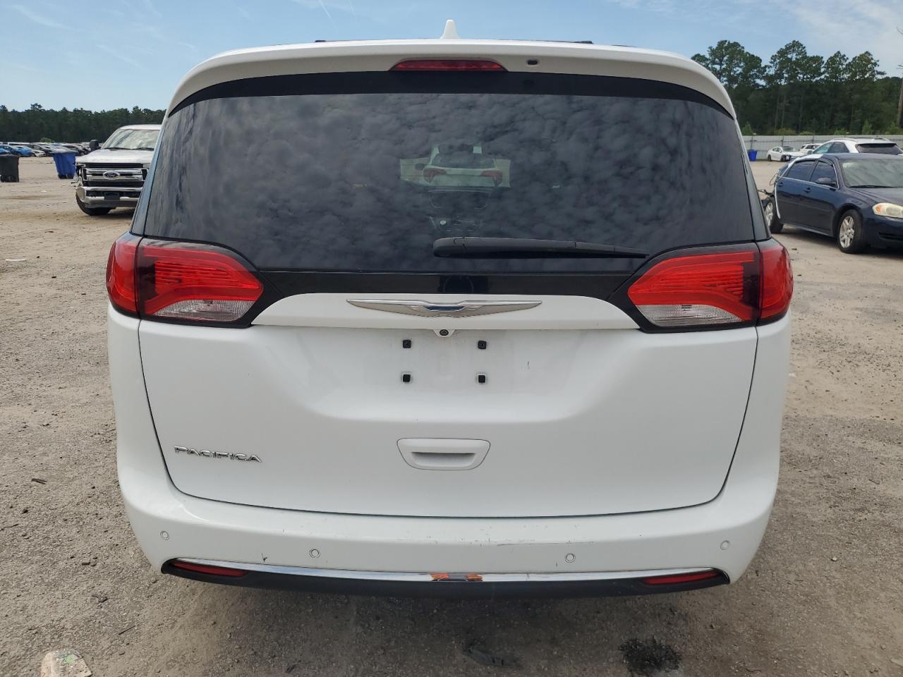 2018 Chrysler Pacifica Touring L VIN: 2C4RC1BG5JR107454 Lot: 70351995