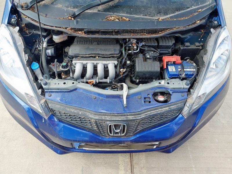 2011 HONDA JAZZ ES