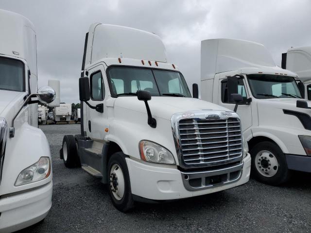 2015 Freightliner Cascadia Semi Truck