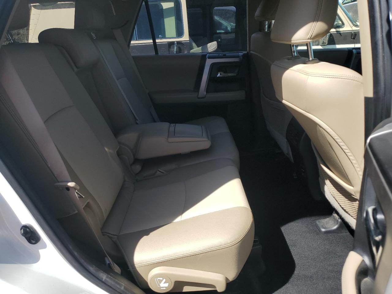 2018 Toyota 4Runner Sr5/Sr5 Premium VIN: JTEBU5JR7J5553896 Lot: 68039005