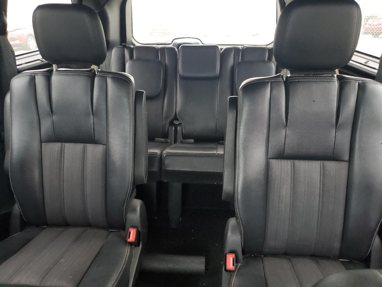 2015 Chrysler Town & Country S VIN: 2C4RC1HG8FR710574 Lot: 68936765