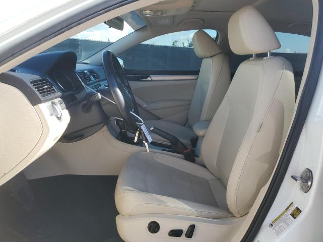  VOLKSWAGEN PASSAT 2019 White