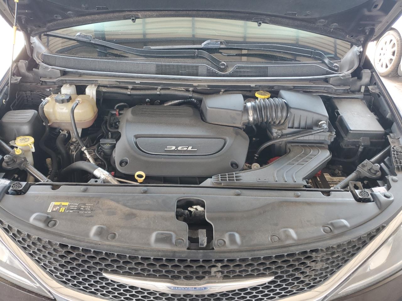 2017 Chrysler Pacifica Limited VIN: 2C4RC1GG9HR559801 Lot: 69685585