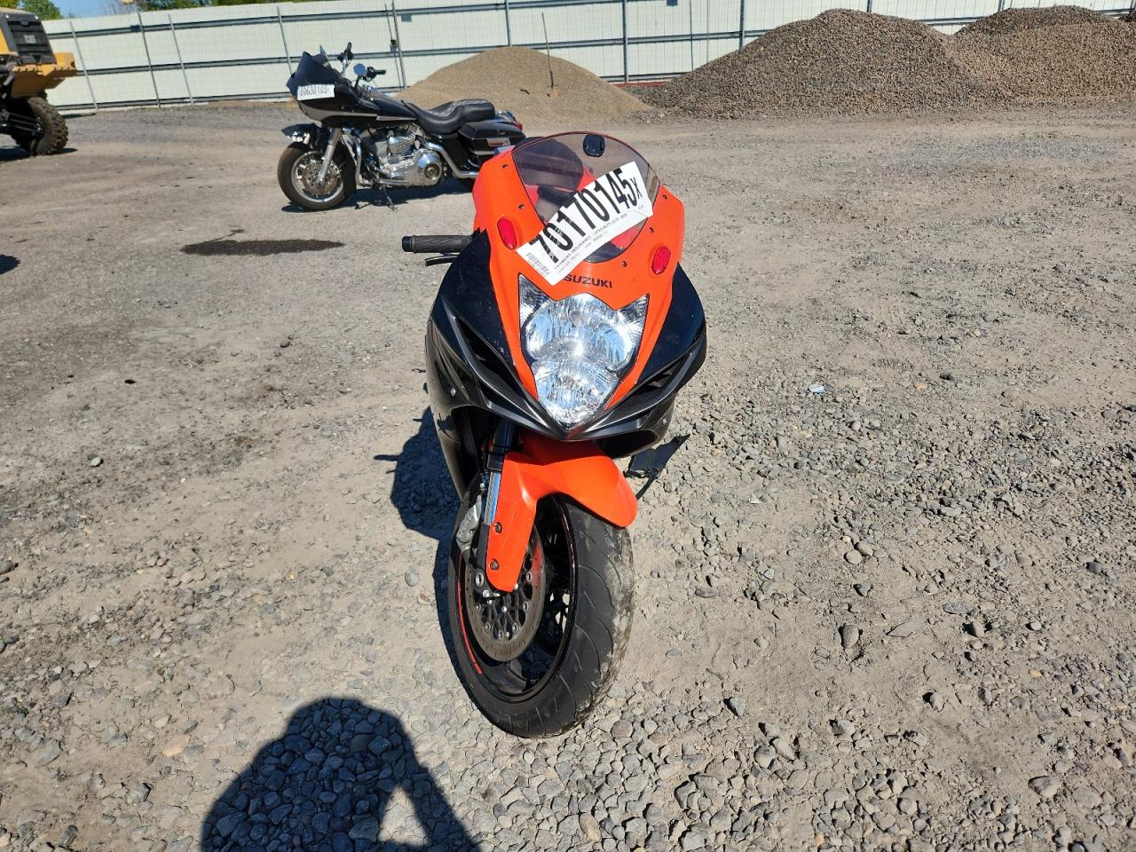 2022 Suzuki Gsx-R600 two_colors null gas JS1GN7FA7N7101201 photo #3