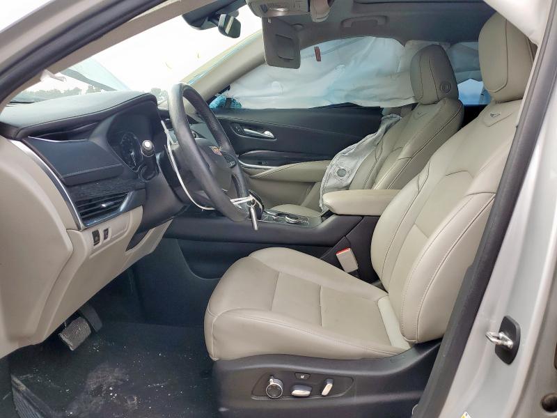  CADILLAC XT4 2021 Серебристый