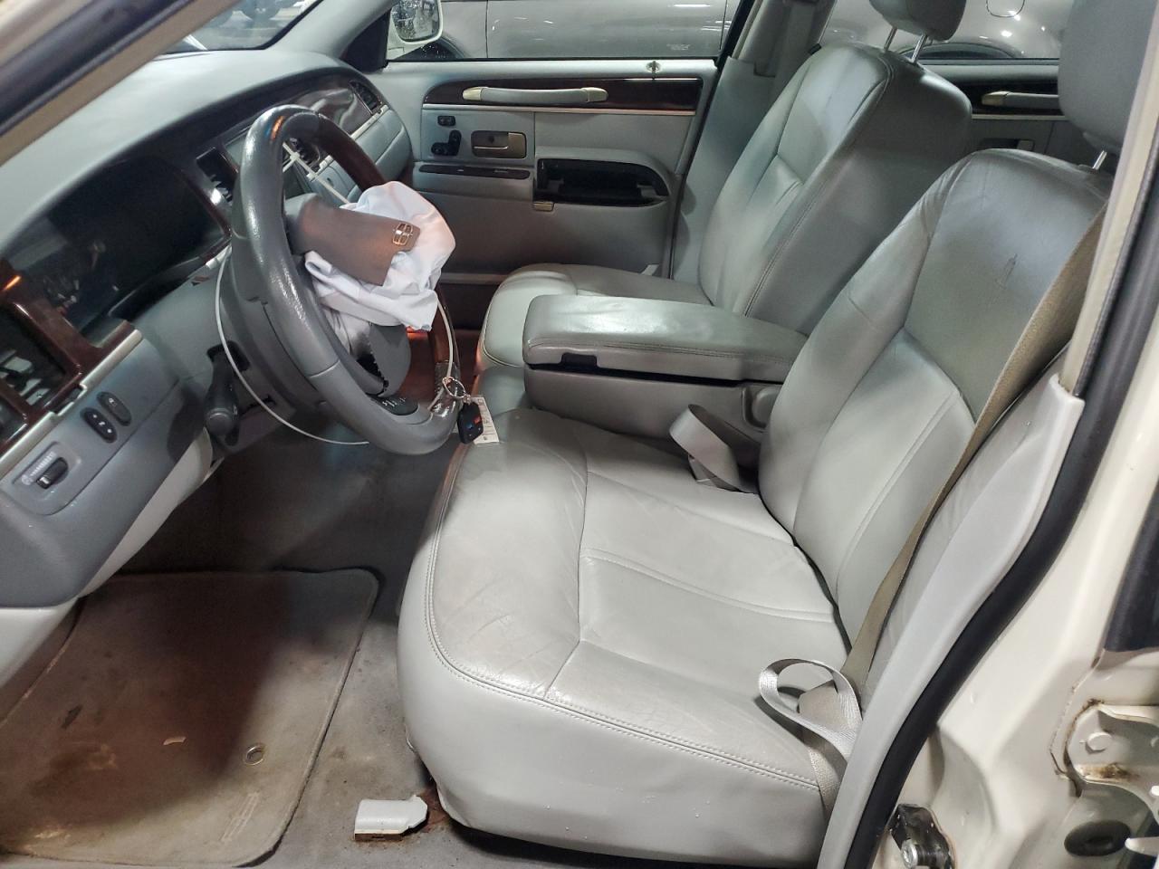 2006 Lincoln Town Car Signature Long Wheelbase VIN: 1LNHM85V96Y610625 Lot: 68278315