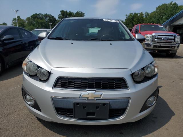Hatchbacks CHEVROLET SONIC 2015 Srebrny