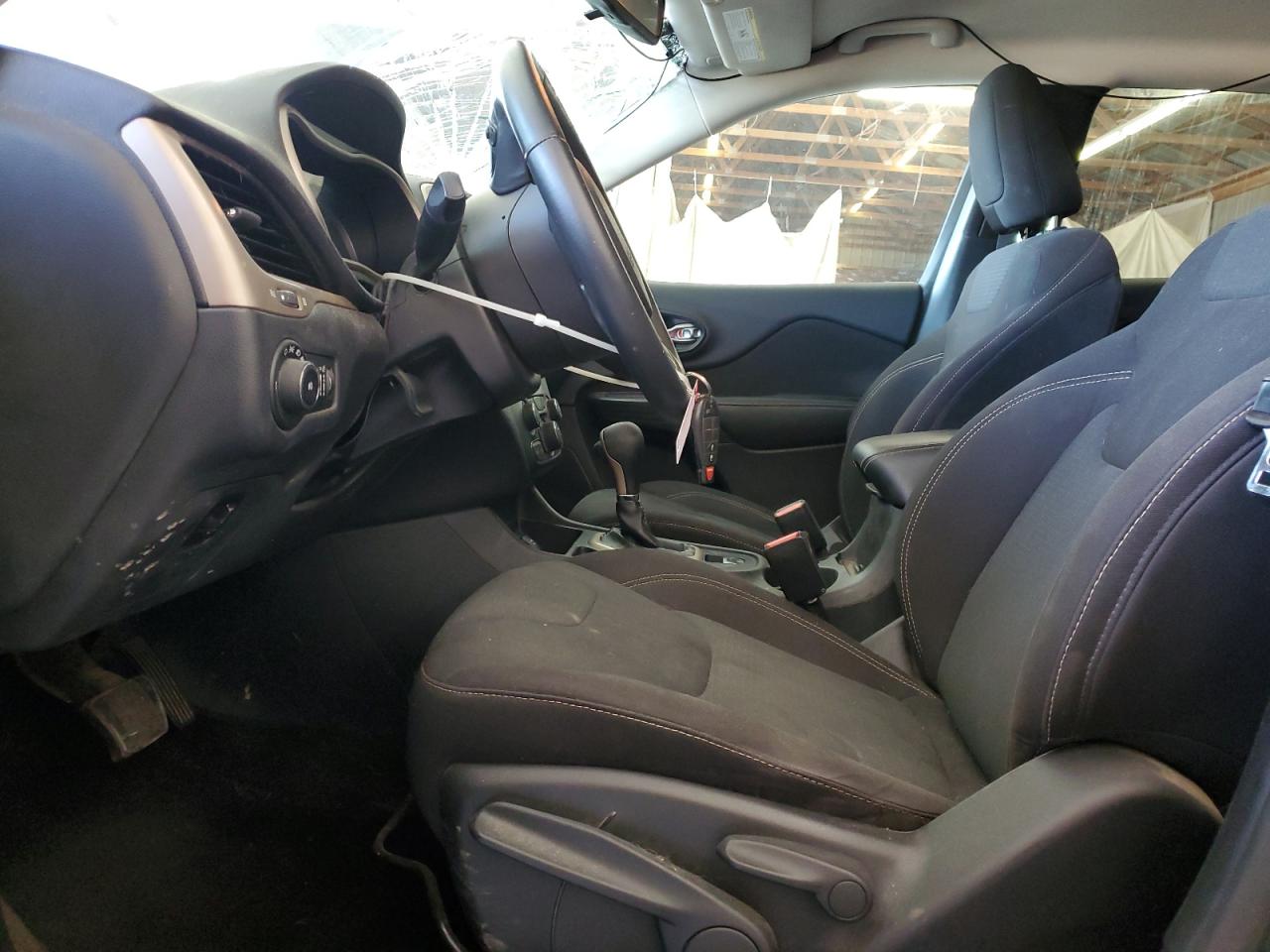 2016 Jeep Cherokee Latitude VIN: 1C4PJLCB7GW158532 Lot: 70304705