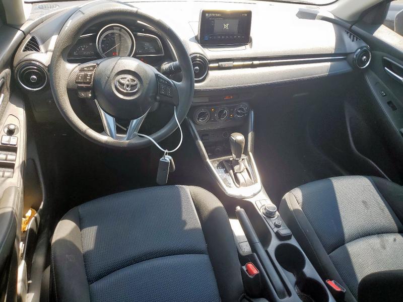  TOYOTA YARIS 2018 Srebrny