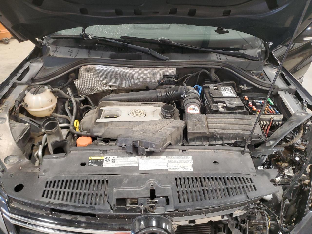 2017 Volkswagen Tiguan Sport VIN: WVGUV7AX6HK017548 Lot: 67629165