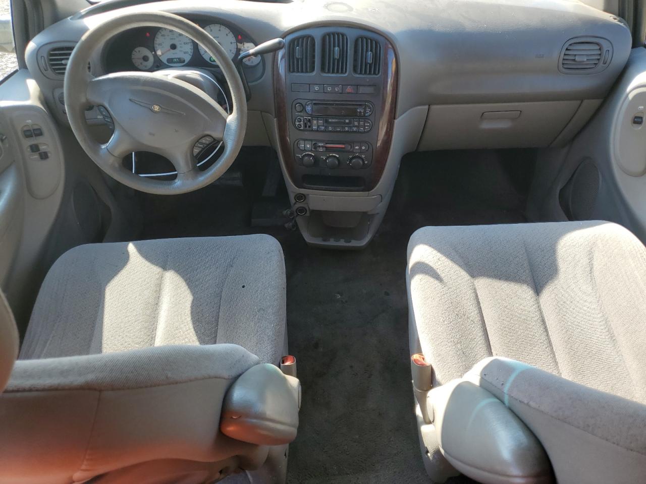 2002 Chrysler Town & Country Lx VIN: 2C4GP44362R793349 Lot: 69251645