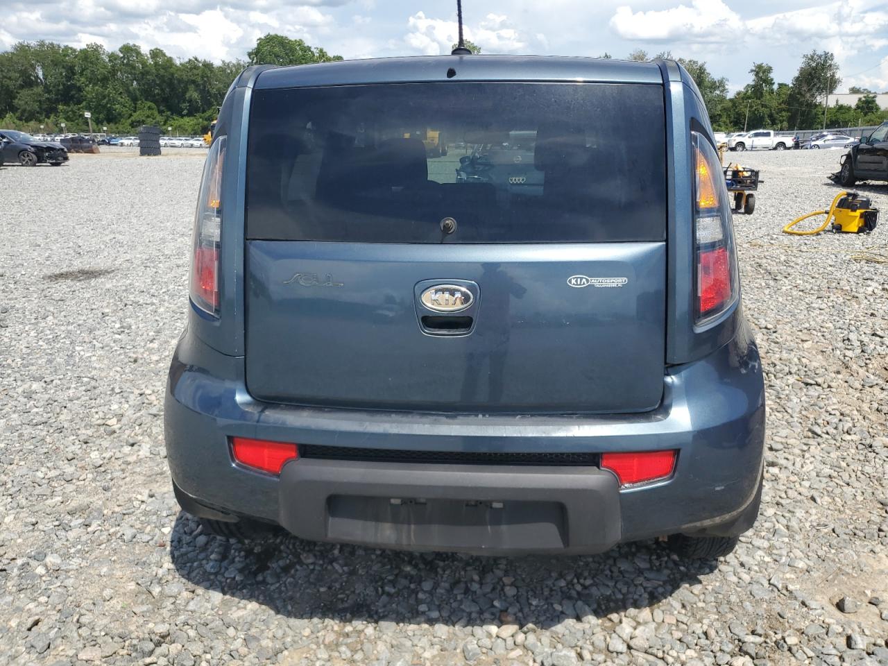 2011 Kia Soul + VIN: KNDJT2A25B7232658 Lot: 68711315