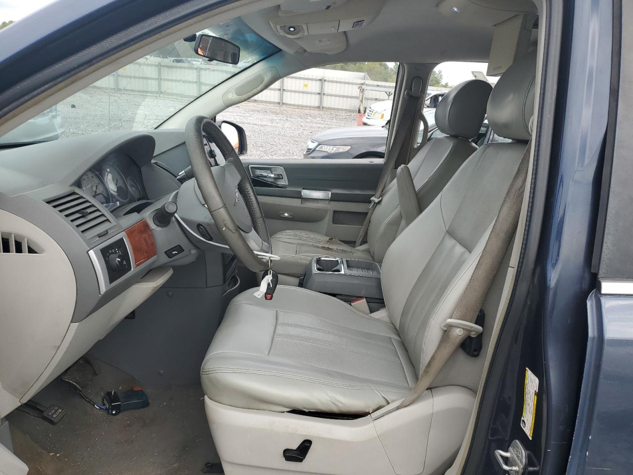 2008 Chrysler Town & Country Touring VIN: 2A8HR54P08R137317 Lot: 70458935