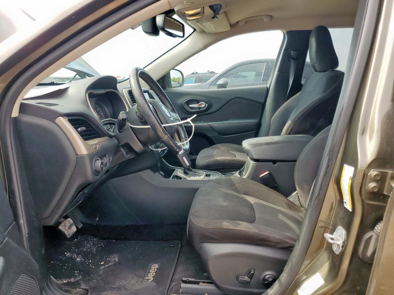 2015 Jeep Cherokee Latitude VIN: 1C4PJLCS1FW596574 Lot: 69290085