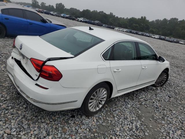 VOLKSWAGEN PASSAT 2016 Белы