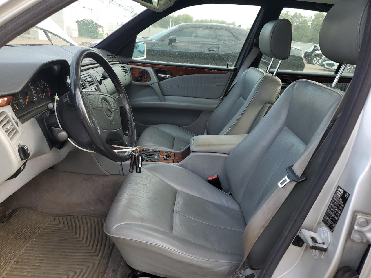 1998 Mercedes-Benz E 430 VIN: WDBJF70F8WA584455 Lot: 68665265