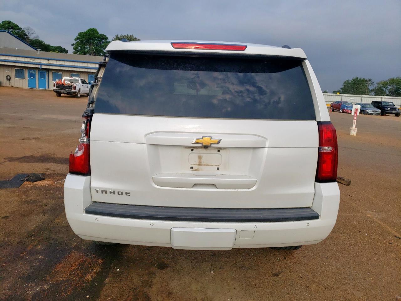 2017 Chevrolet Tahoe C1500 Lt VIN: 1GNSCBKC1HR318114 Lot: 69377665