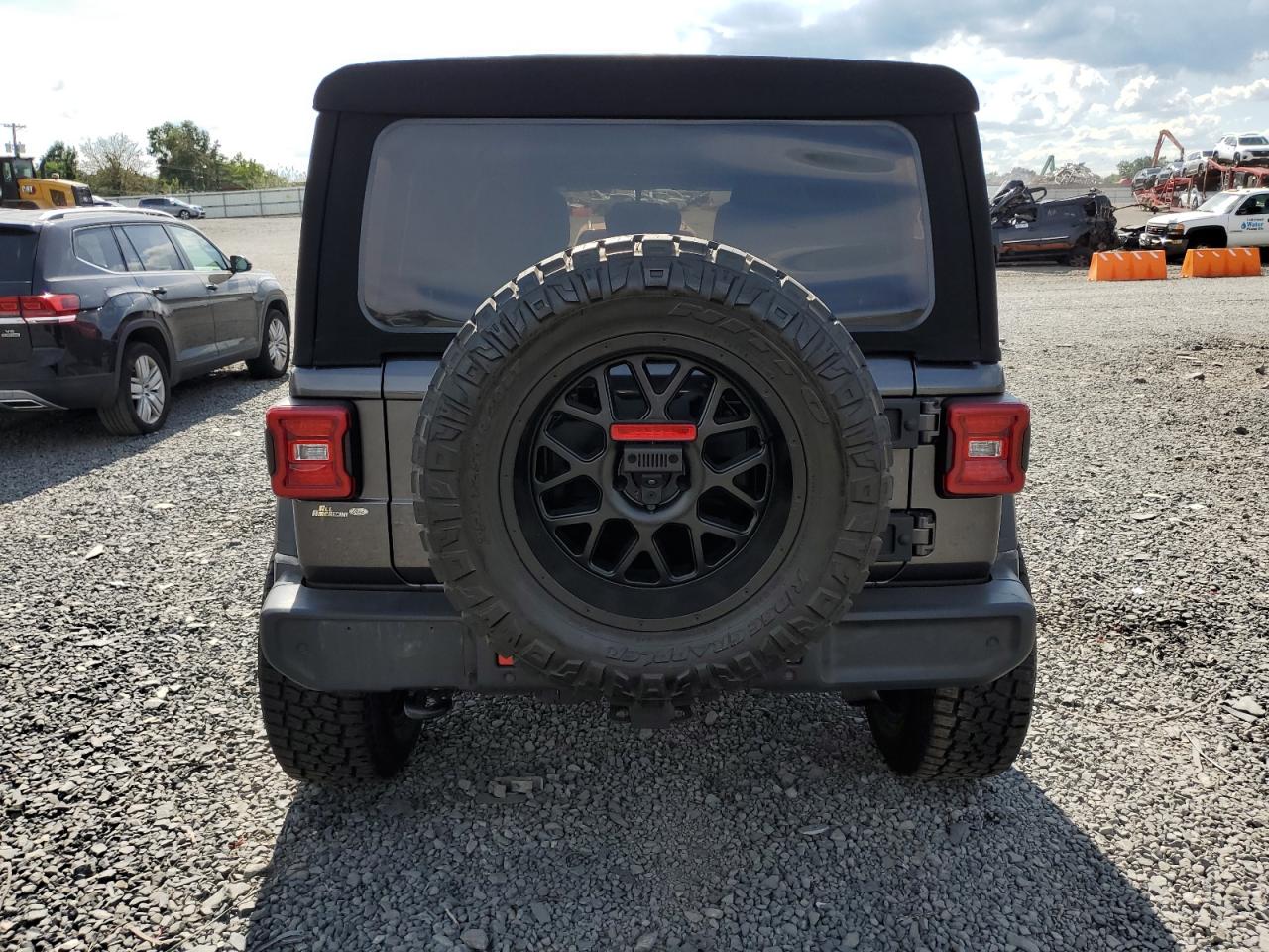 2018 Jeep Wrangler Unlimited Sport VIN: 1C4HJXDG4JW213953 Lot: 70676025
