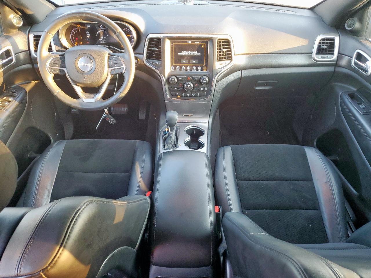 1C4RJEAG4JC380621 2018 Jeep Grand Cherokee Laredo