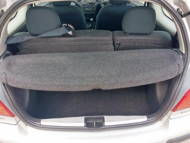 2005 TOYOTA YARIS T2 