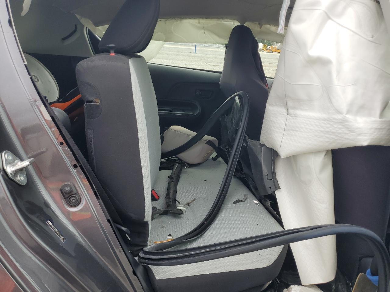 2018 Toyota Prius C VIN: JTDKDTB37J1614531 Lot: 69212245