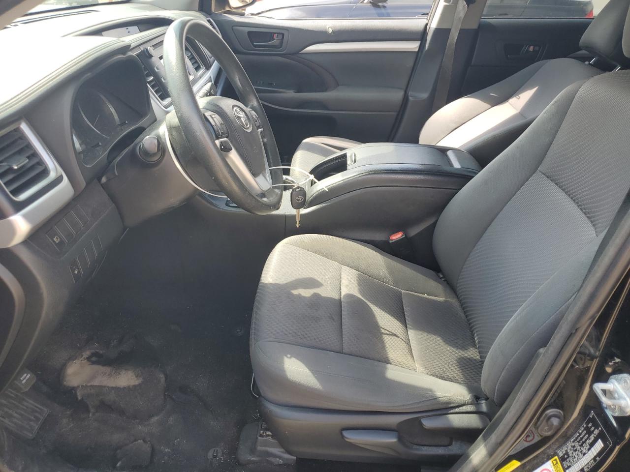 2018 Toyota Highlander Le VIN: 5TDZZRFH5JS237287 Lot: 70498235