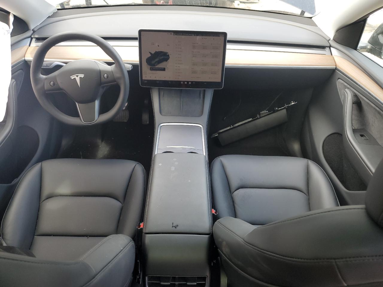 2024 Tesla Model Y VIN: 7SAYGDEEXRA253996 Lot: 68663195