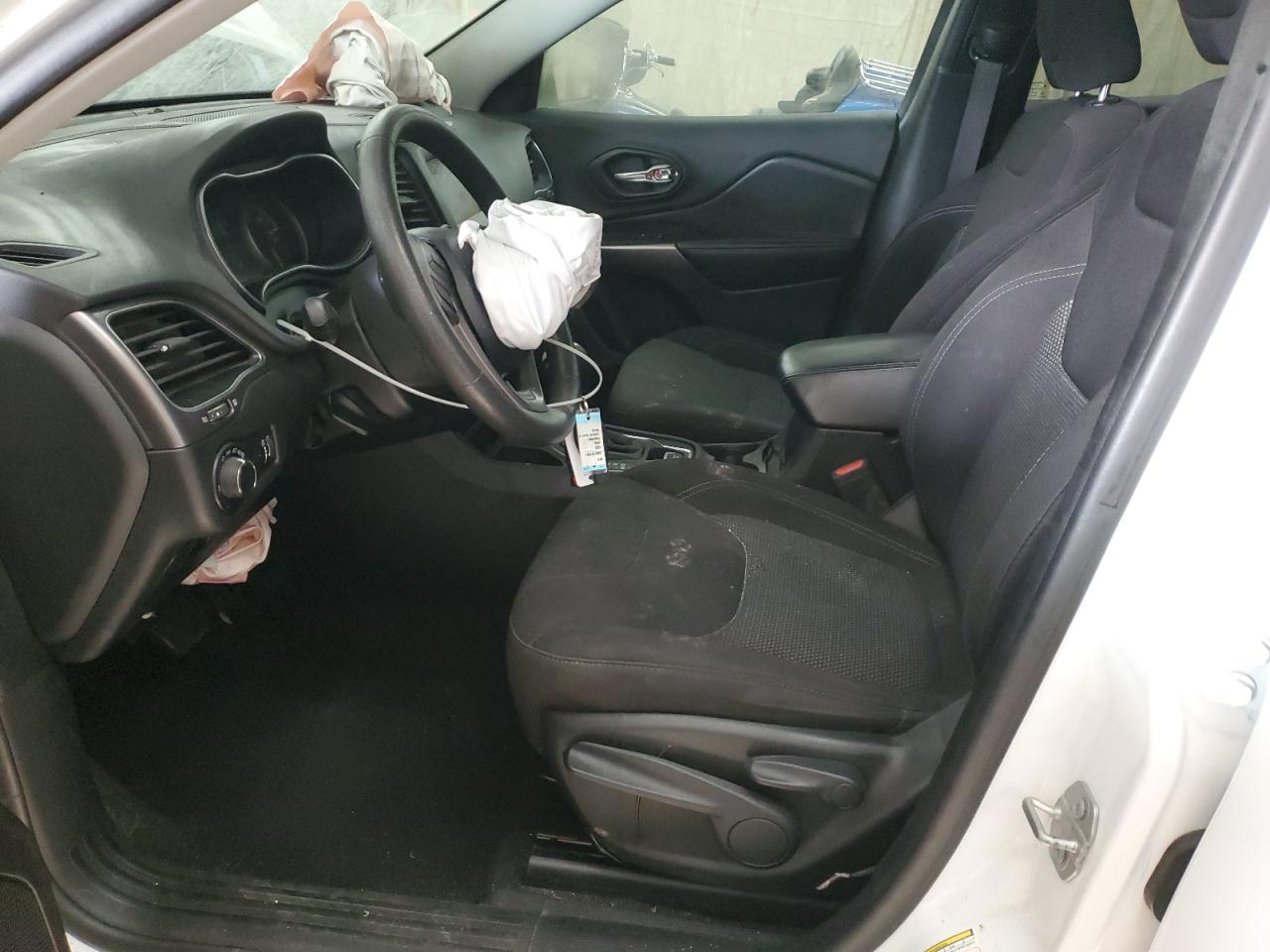 2020 Jeep Cherokee Latitude VIN: 1C4PJLCB7LD648779 Lot: 69874165