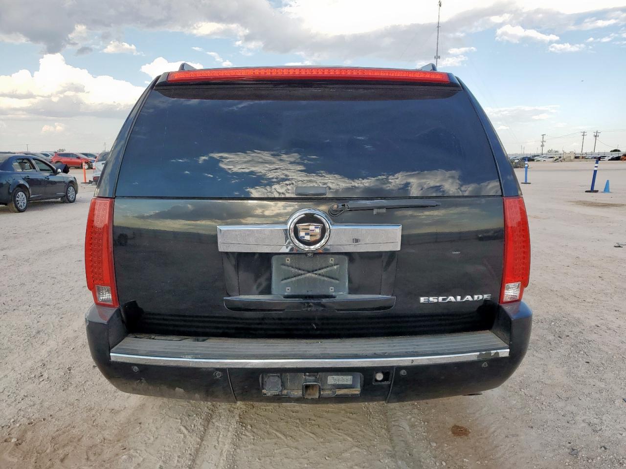 2008 Cadillac Escalade Luxury VIN: 1GYFK63838R199555 Lot: 70779115