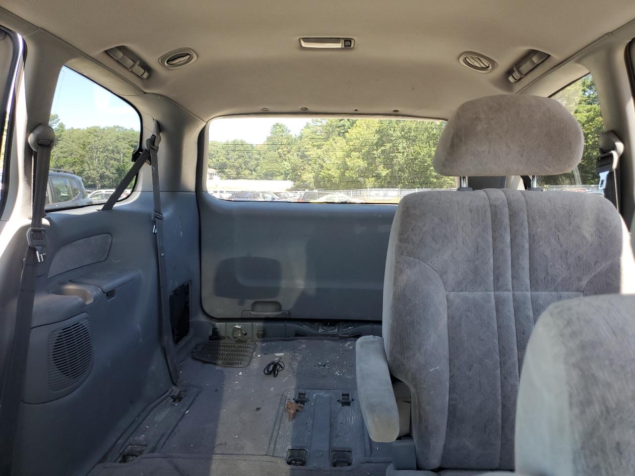 1999 Toyota Sienna Le VIN: 4T3ZF13C3XU092826 Lot: 70525095