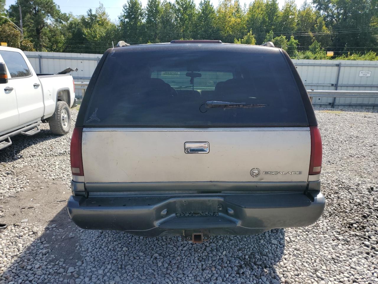 2000 Cadillac Escalade Luxury VIN: 1GYEK63R6YR196587 Lot: 69536935