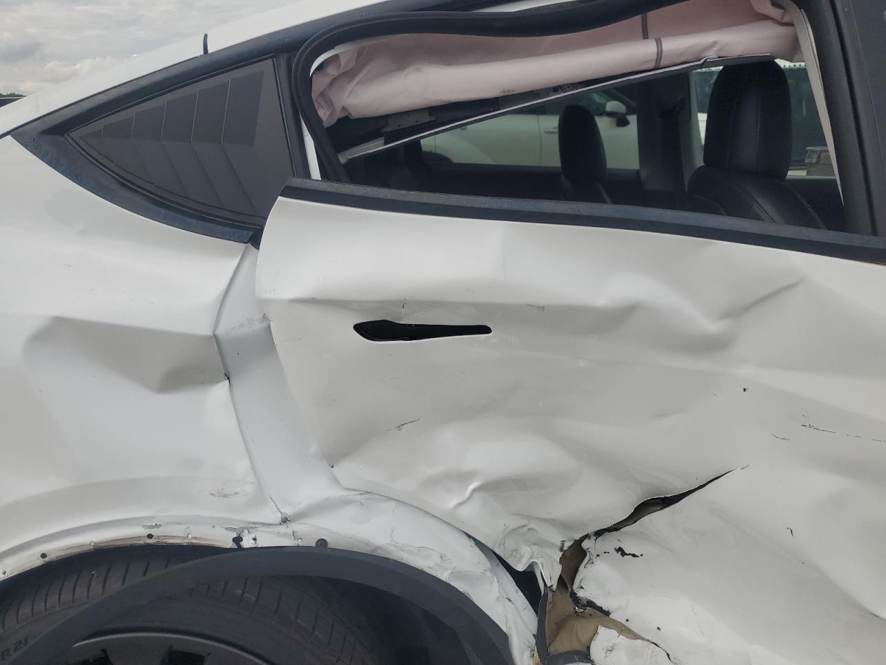 2022 Tesla Model Y VIN: 7SAYGDEF6NF379682 Lot: 69930785