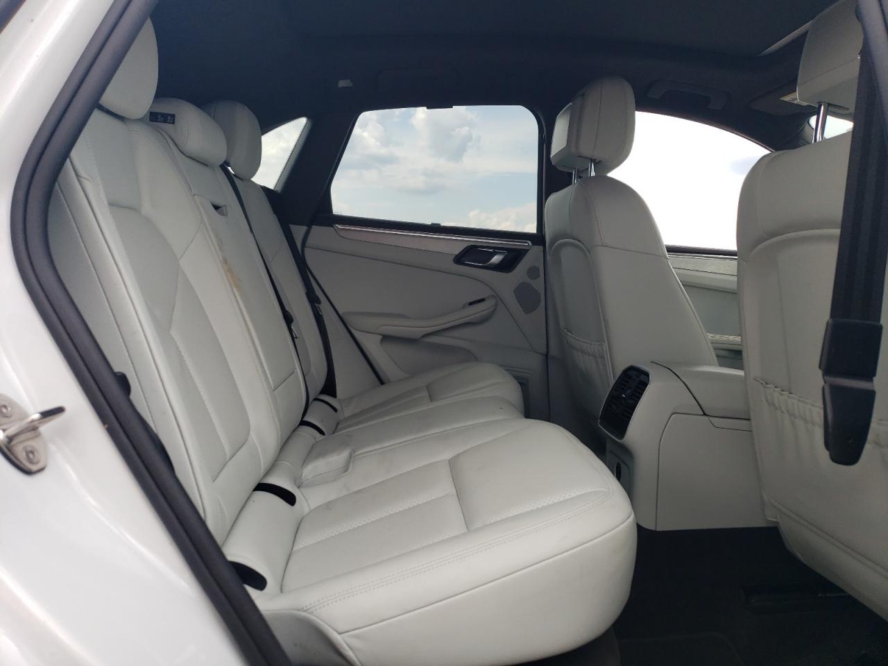 2020 Porsche Macan Turbo VIN: WP1AF2A59LLB60064 Lot: 68176055