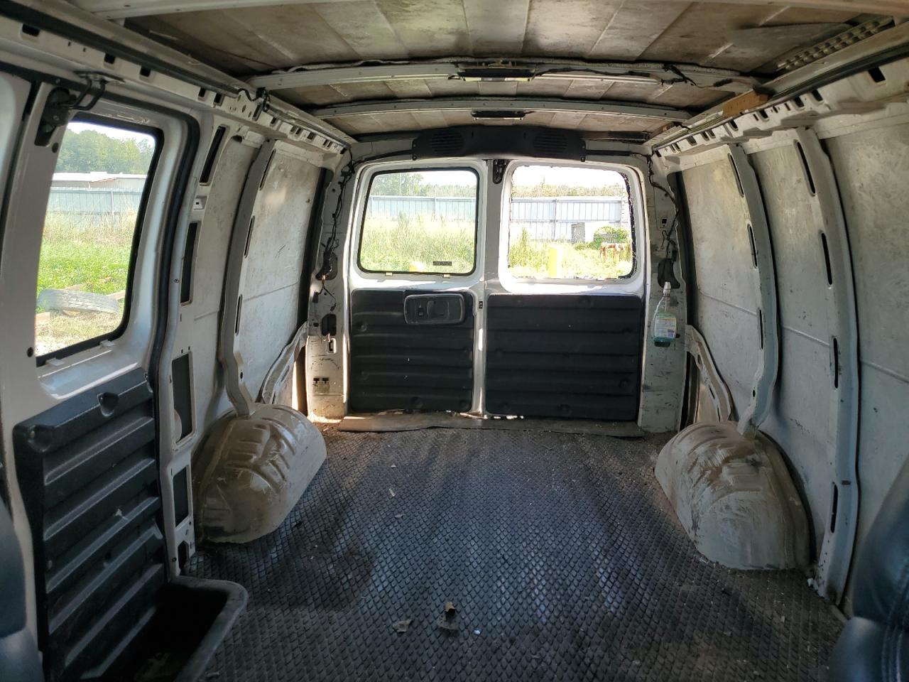 1998 Chevrolet Express G2500 VIN: 1GCFG25W0W1107308 Lot: 70307925