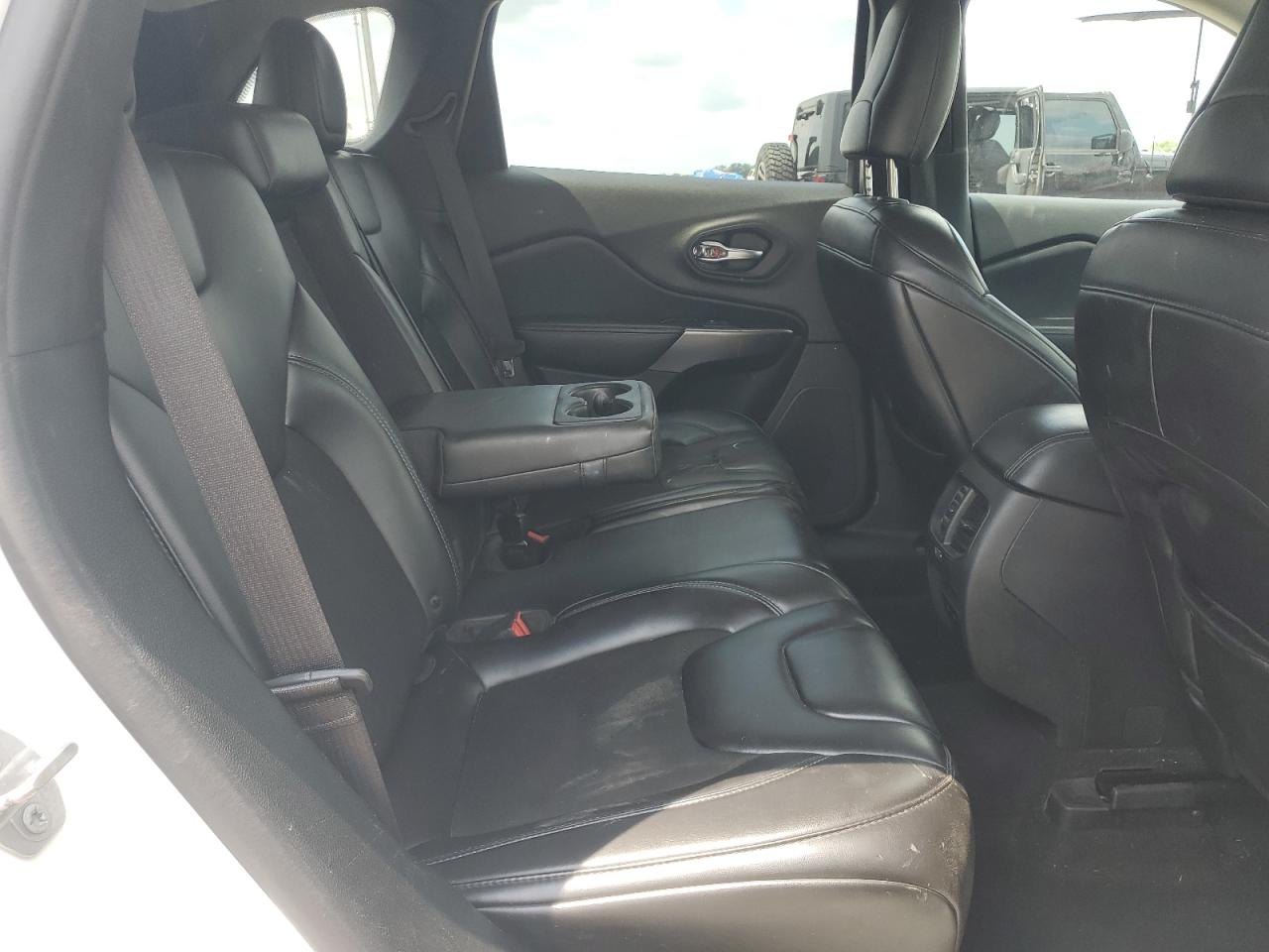 2019 Jeep Cherokee Latitude Plus VIN: 1C4PJLLB7KD339702 Lot: 68436425