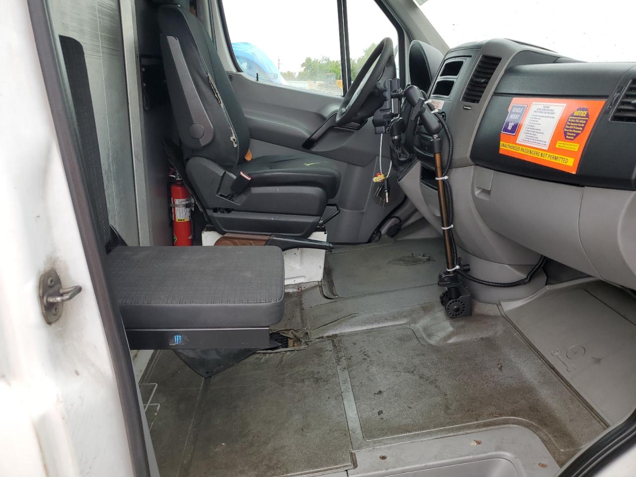 2014 Mercedes-Benz Sprinter 2500 VIN: WD3PE8DE5E5821975 Lot: 69947925