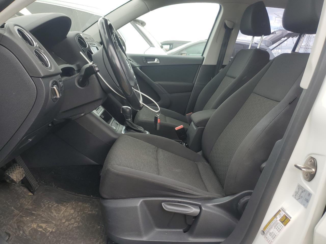 2017 Volkswagen Tiguan S VIN: WVGBV7AX2HK053101 Lot: 70564155