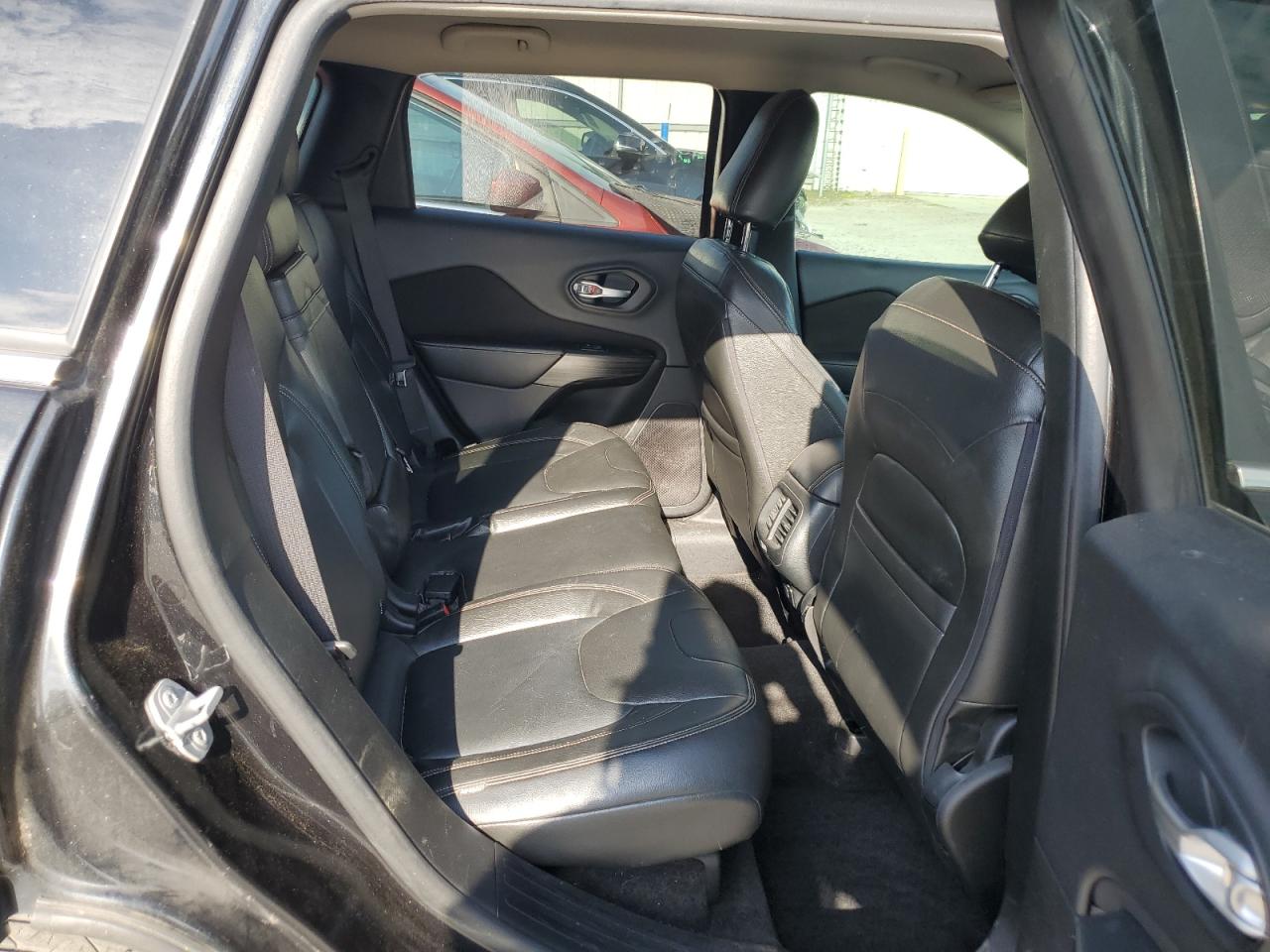 2016 Jeep Cherokee Latitude VIN: 1C4PJLCB4GW161114 Lot: 70185965